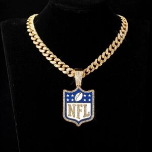 Gold Or Silver Iced Cuban Pendant Chain Necklace 20 Or 24"